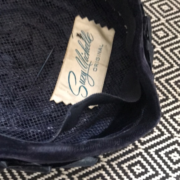 Vintage shiny black pillbox hat - Picture 10 of 12